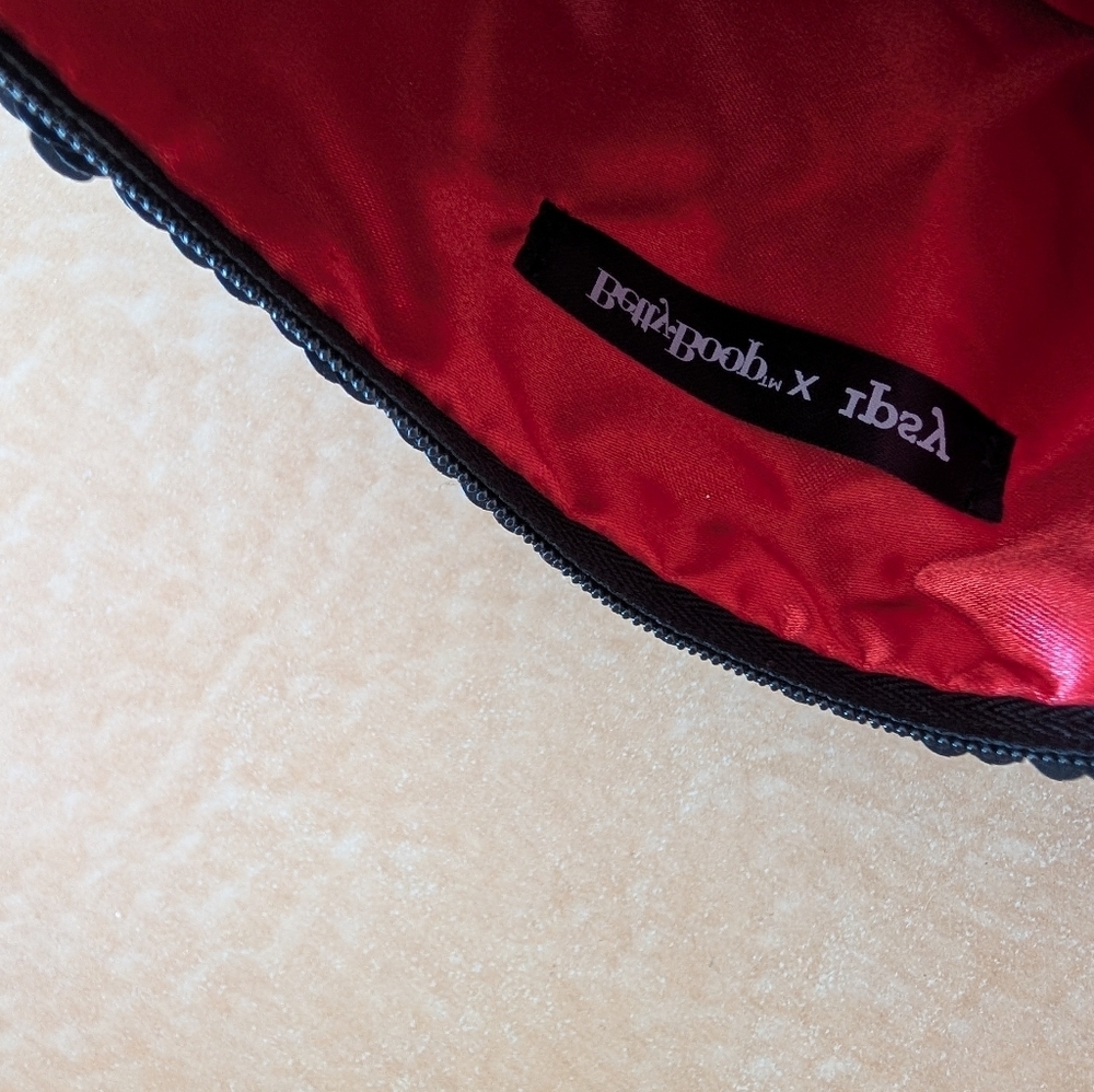 Betty Boop Black Clutch with Red Heart Zipper, Sequin..Super Cute - Picture 2 of 2